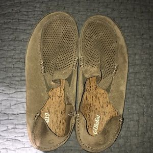 Men’s Olukai slip on loafers